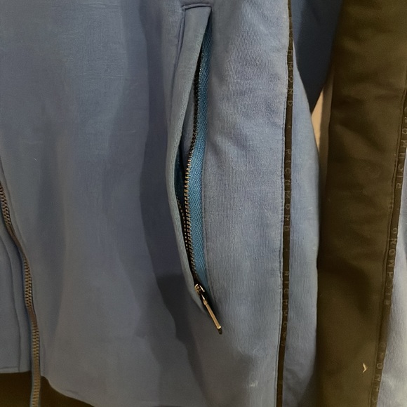 Richmond hoodie. Blue with black detail. Size Large but fits like medium - Picture 4 of 4